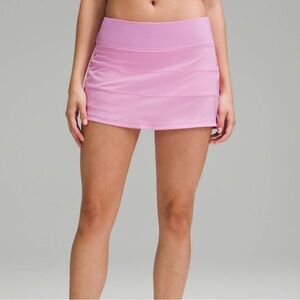 Lululemon pace rival mid rise skirt in size 8